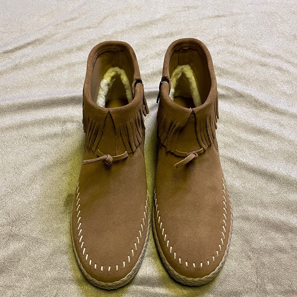 UGG. Moccasin. Ankle Boots. Size 9.